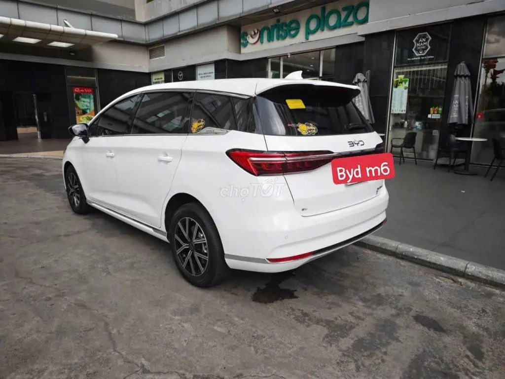 BYD M6 2025 photo 4