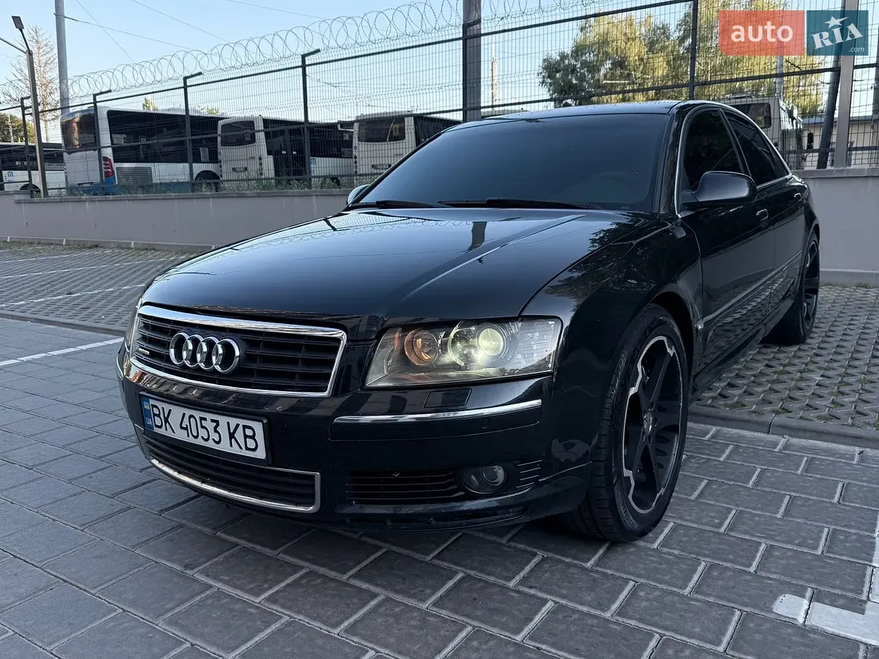 Audi A8 2004 photo 2