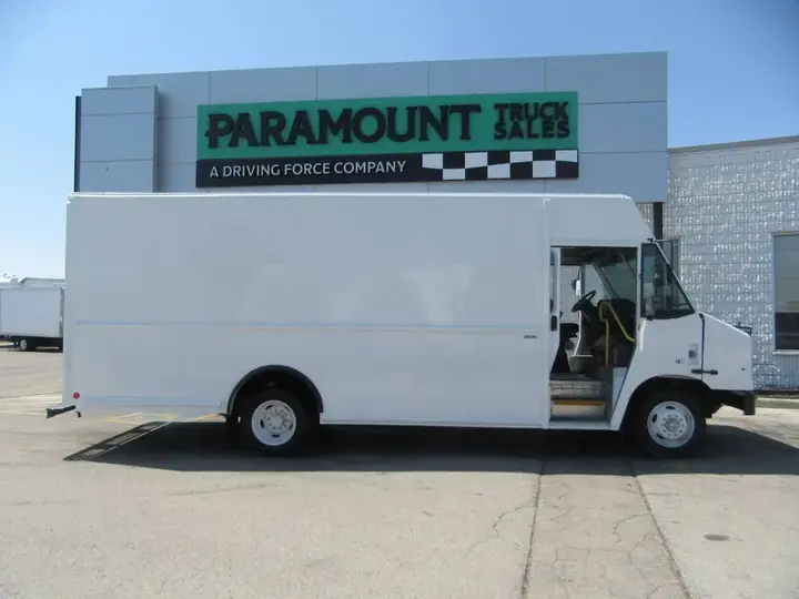Ford F-59 2022 photo 2