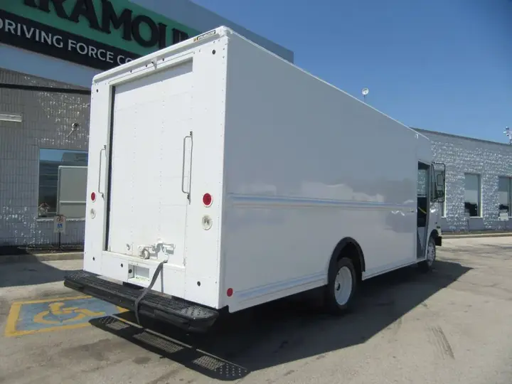 Ford F-59 2022 photo 3