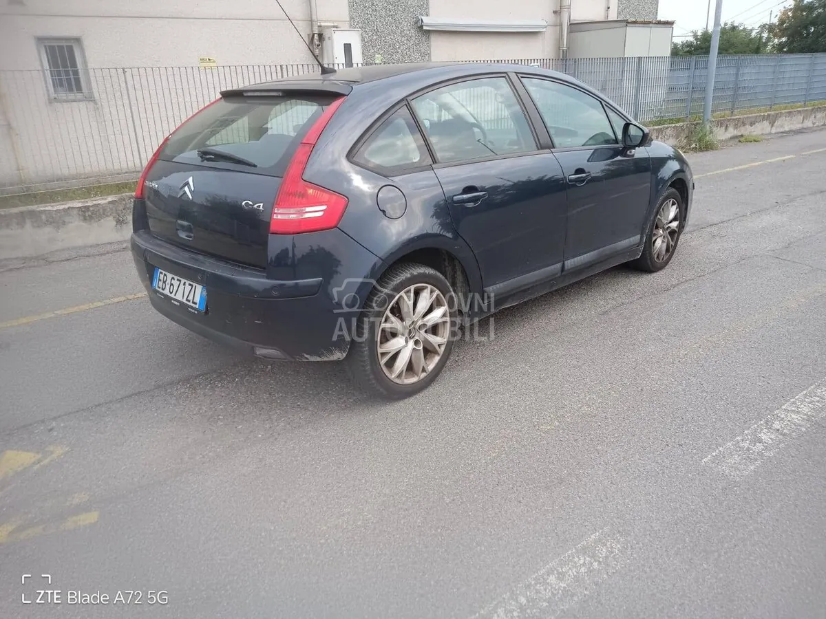 Citroen C4 2010 photo 4