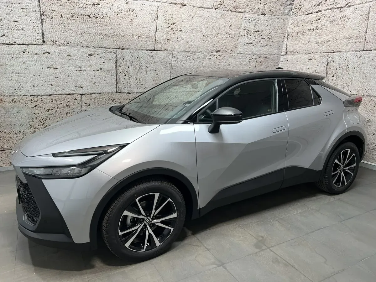 Toyota C-Hr 2025 photo 2
