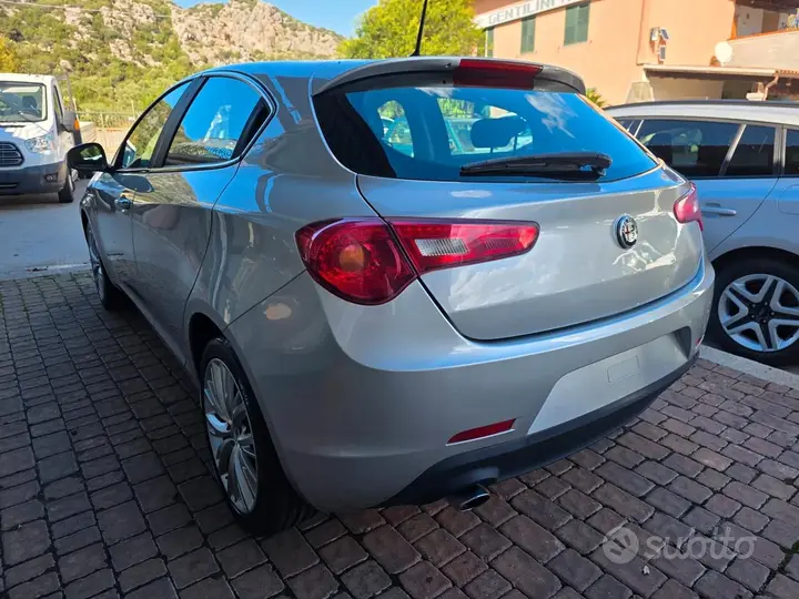 Alfa Romeo Giulietta 2016 photo 2