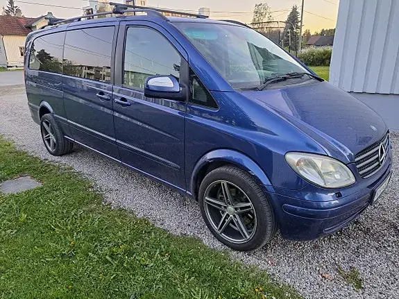 Mercedes-Benz Viano 2010 photo 2