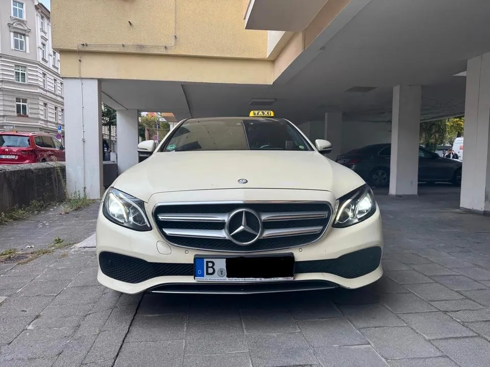 Mercedes-Benz E220