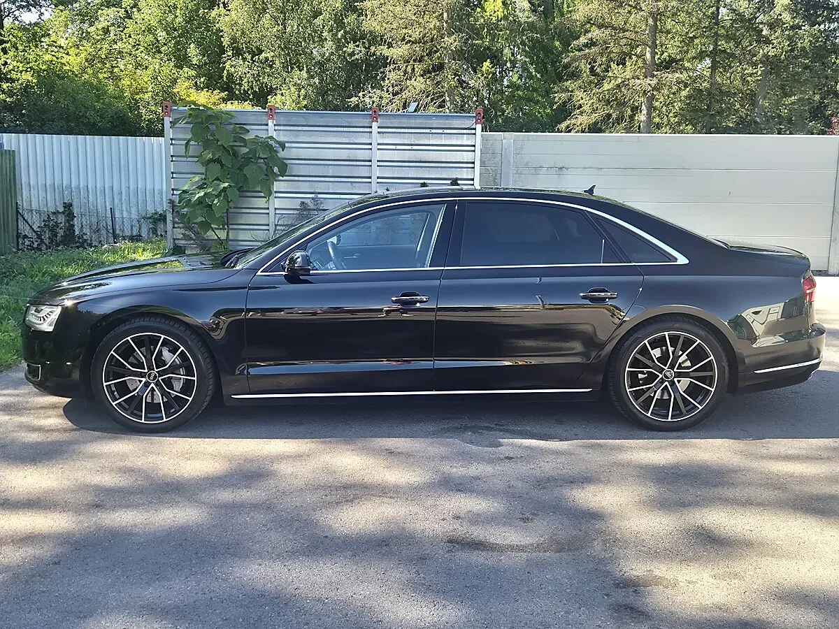 Audi A8 2016 photo 2