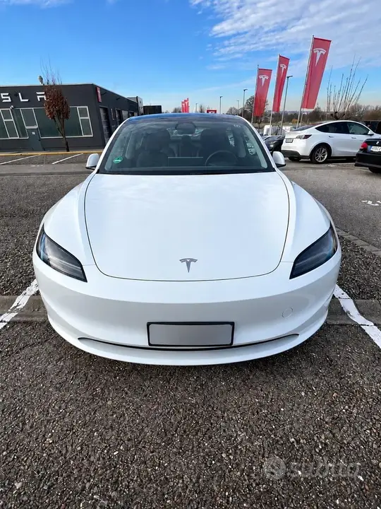Tesla Model 3 2023 photo 2
