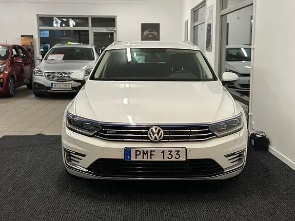 Volkswagen Passat 2018 photo 2