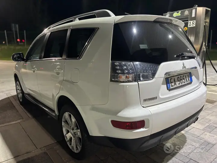 Mitsubishi Outlander 2010 photo 4