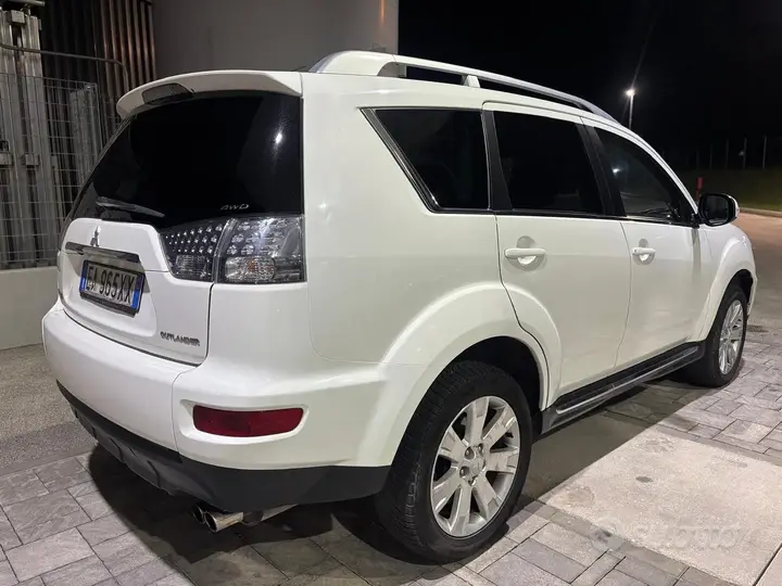 Mitsubishi Outlander 2010 photo 3