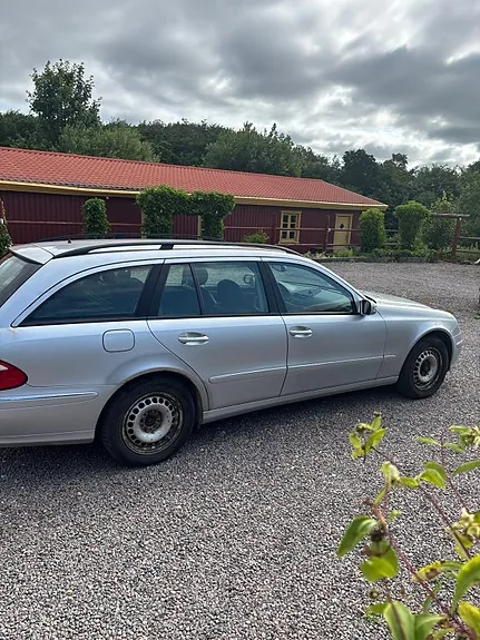 Mercedes-Benz E280 2005 photo 3