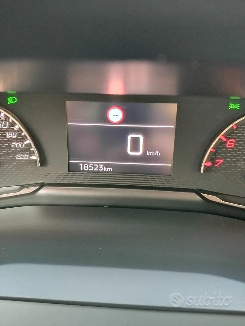 Peugeot 208 2023 photo 2