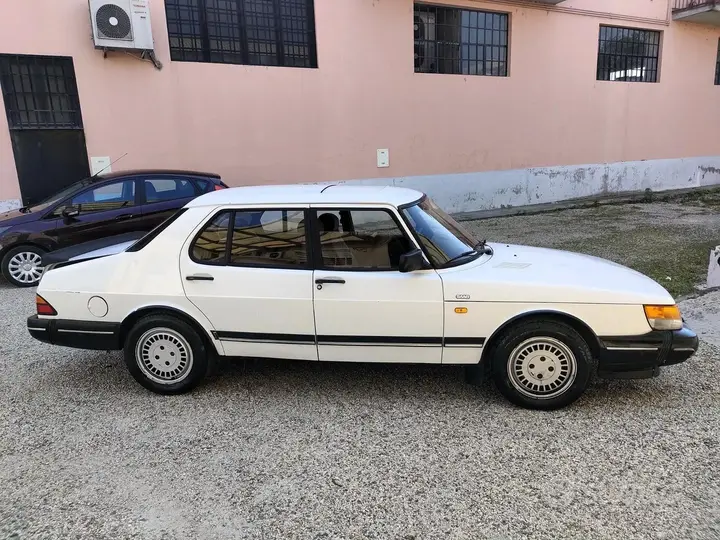 Saab 900 1987 photo 3