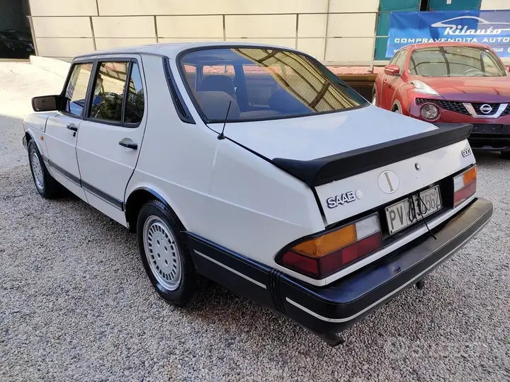 Saab 900 1987 photo 2