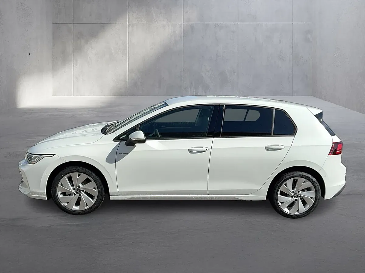 Volkswagen Golf 2026 photo 2