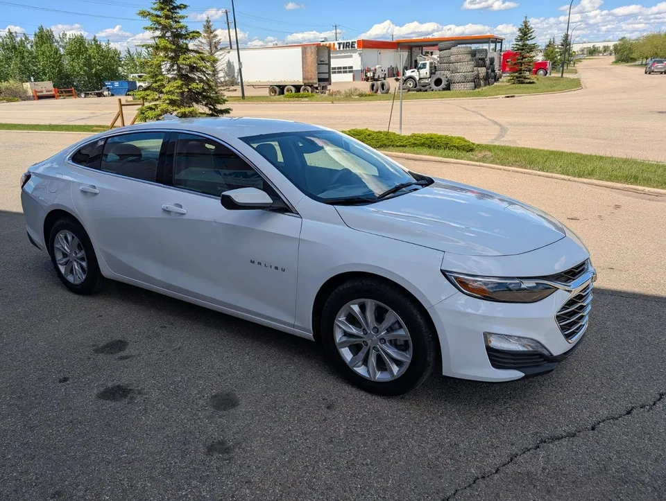 Chevrolet Malibu 2021 photo 3