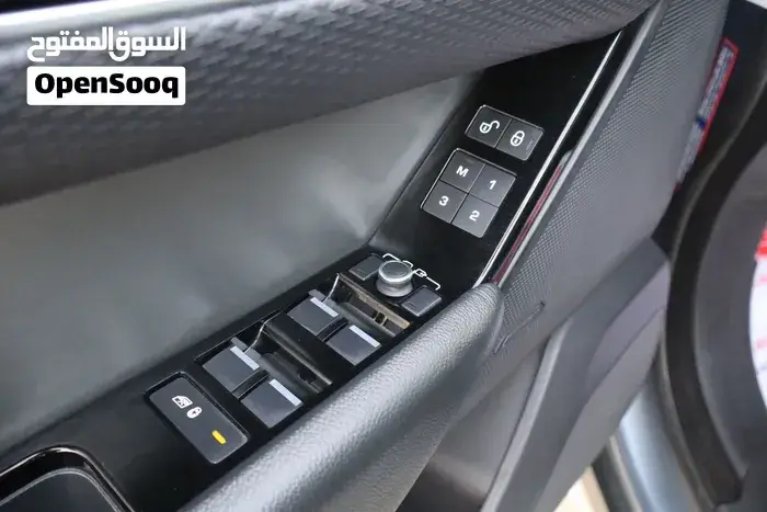 Land Rover Range Rover Velar 2019 photo 3