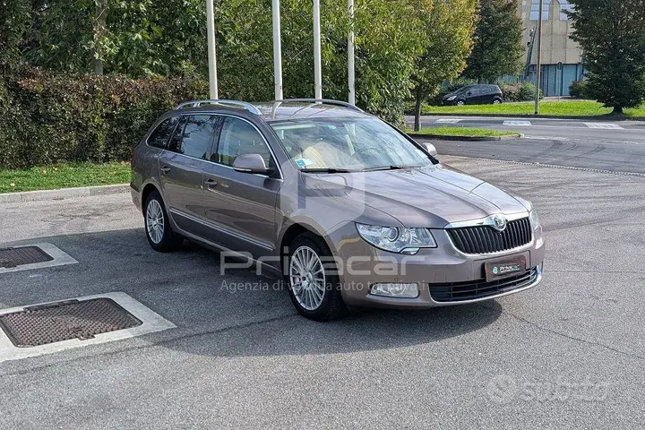 Skoda Superb 2010 photo 3
