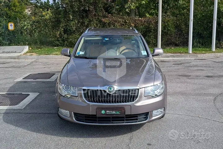 Skoda Superb 2010 photo 2
