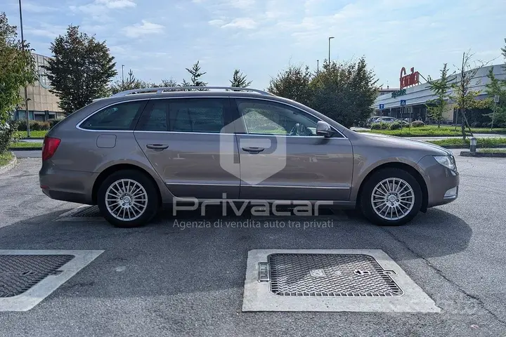 Skoda Superb 2010 photo 4