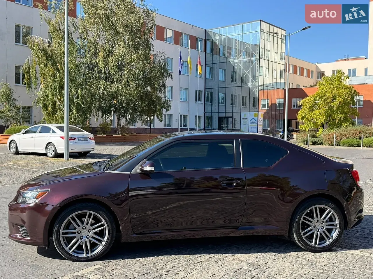 Scion Tc 2011 photo 3