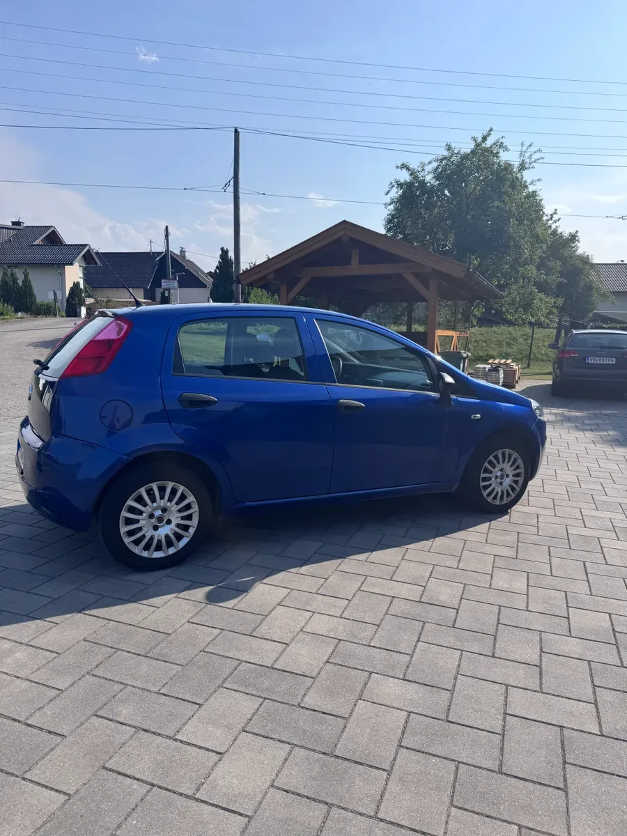 Fiat Grande Punto 2009 photo 3
