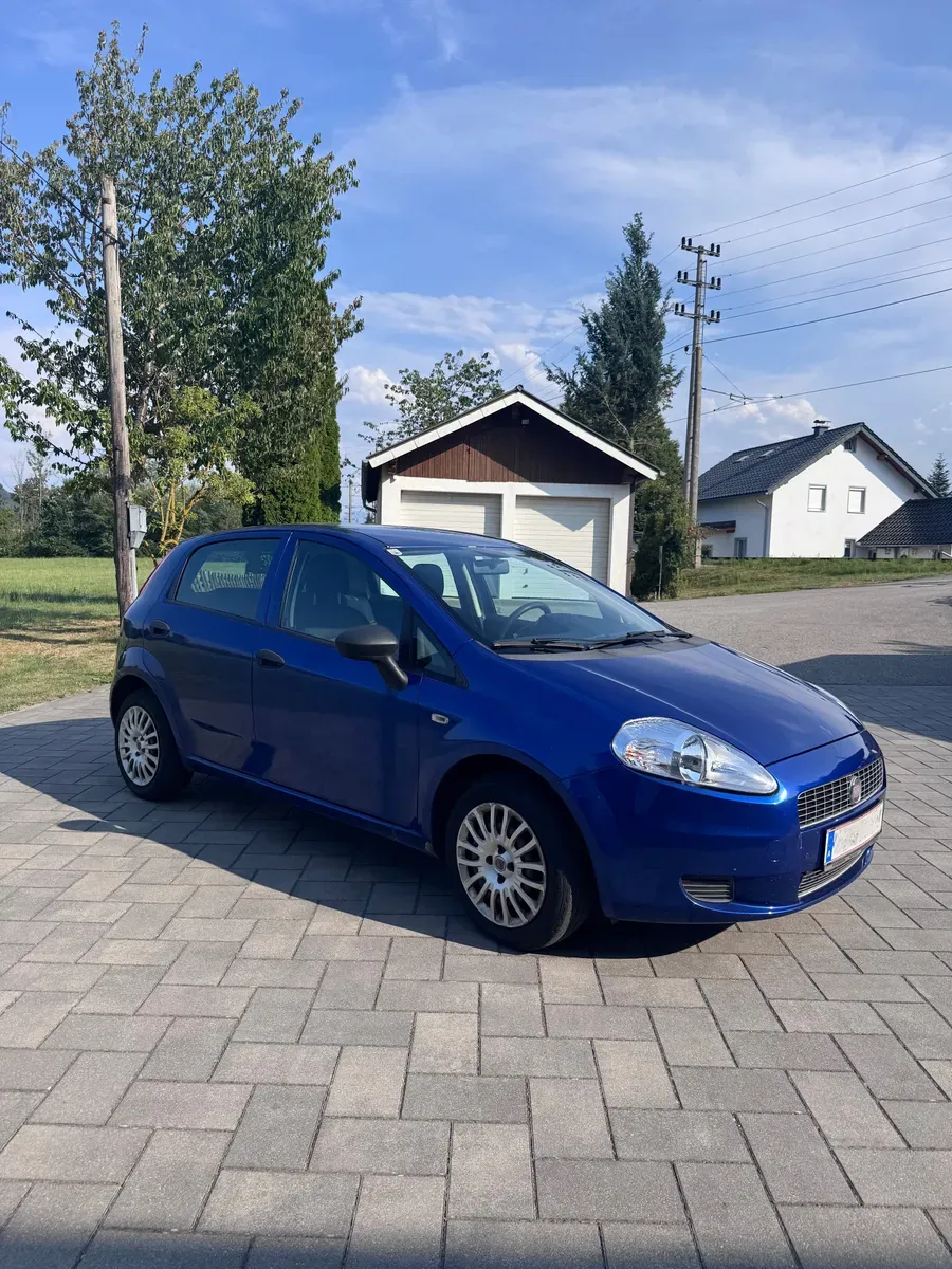 Fiat Grande Punto 2009 photo 2