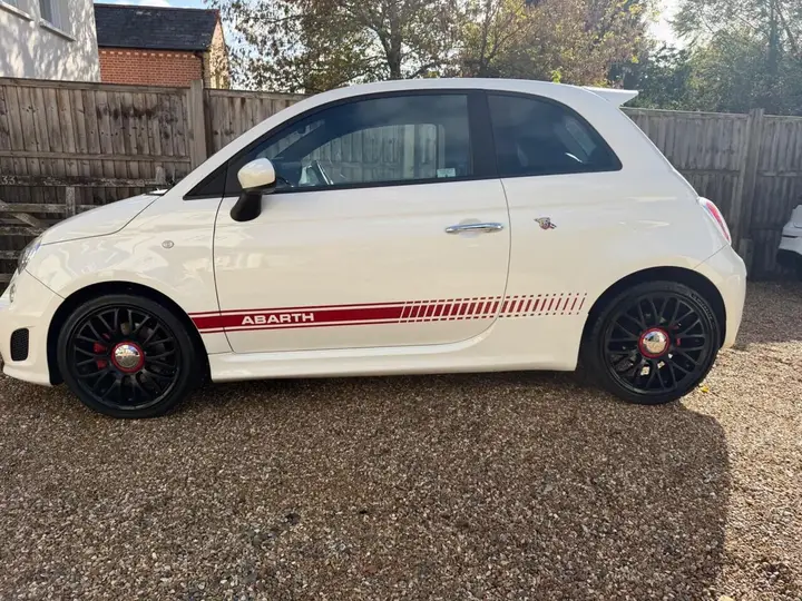 Abarth 500 2010 photo 2