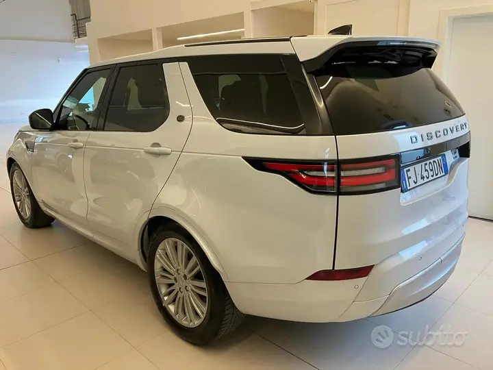 Land Rover Discovery 2017 photo 2