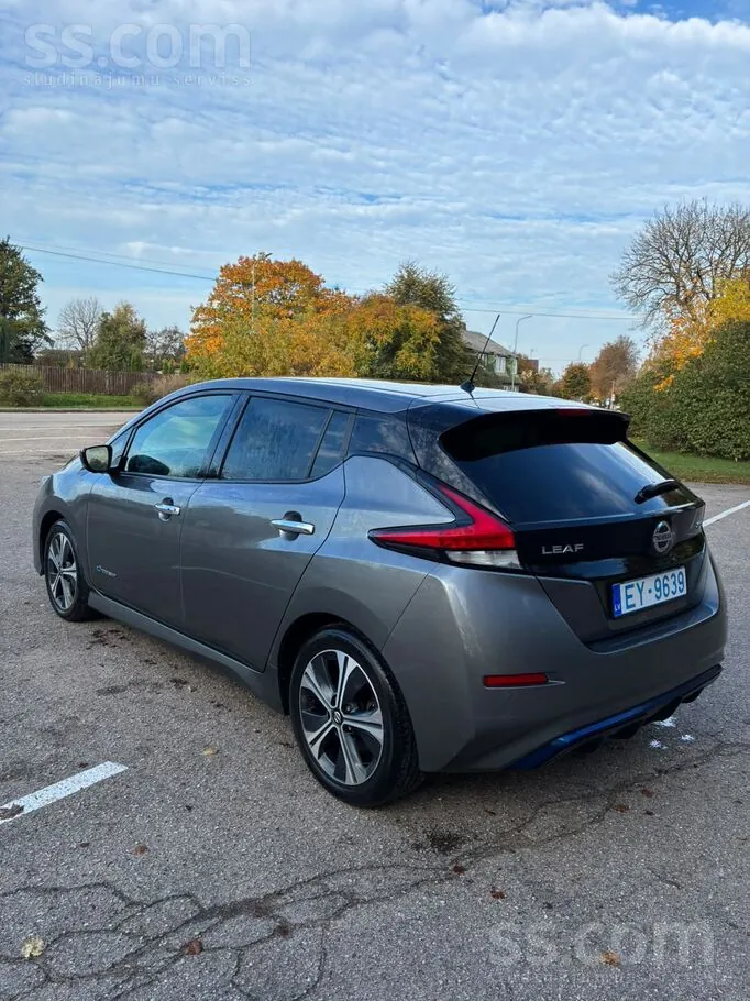 Nissan Leaf 2019 photo 2