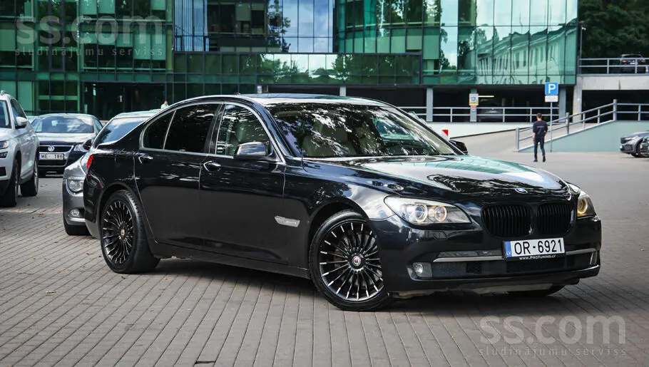 BMW 7 Series 2011 photo 3