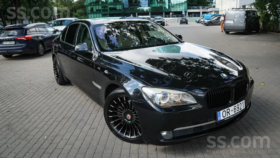 BMW 7 Series 2011 photo 4