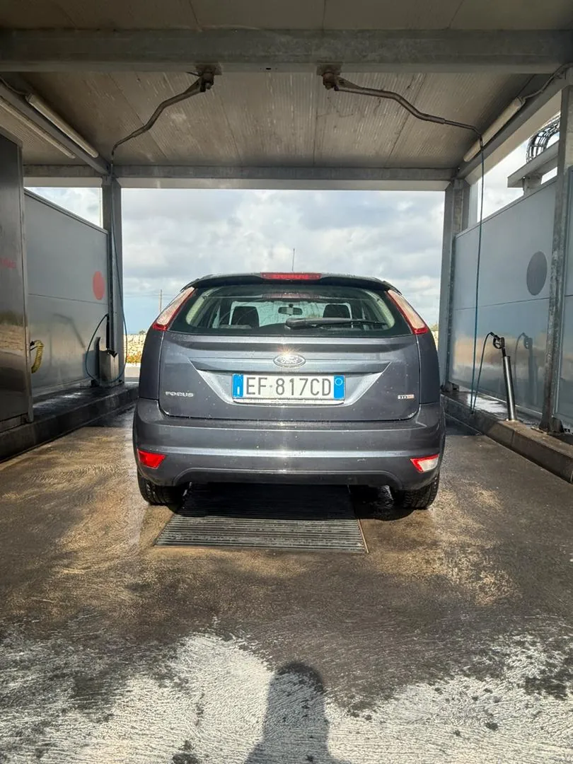 Ford Focus 2010 photo 3
