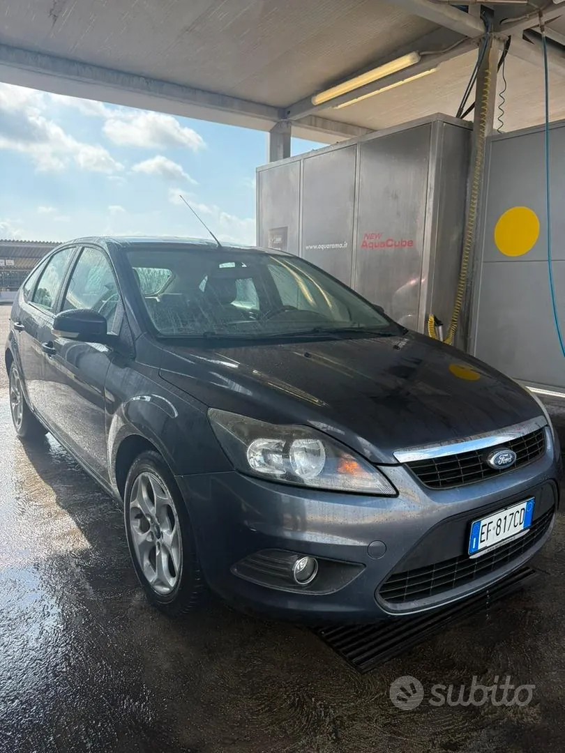 Ford Focus 2010 photo 2