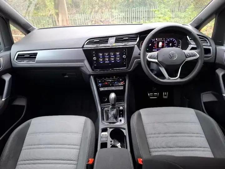 Volkswagen Touran 2024 photo 2
