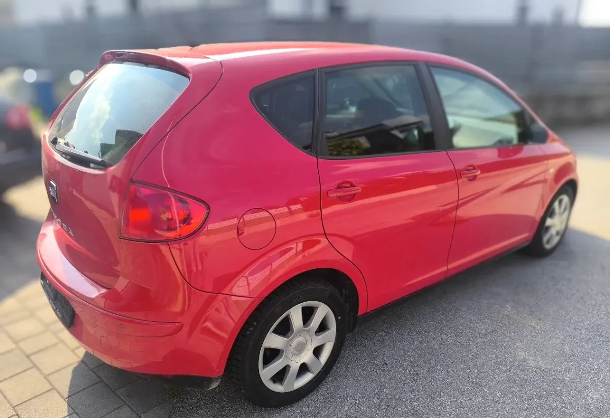 Seat Altea 2004 photo 2