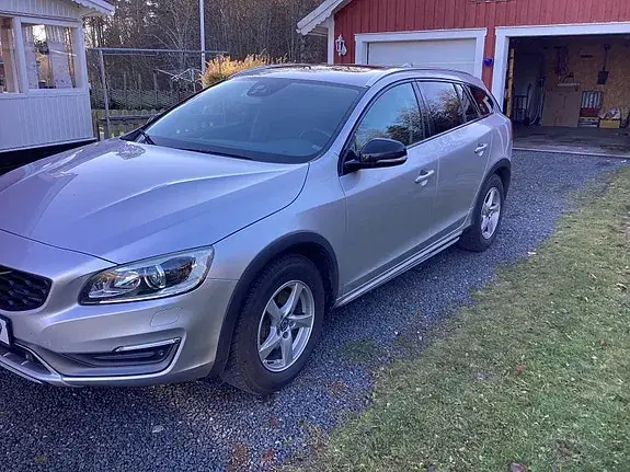 Volvo V60 Cross Country 2016 photo 2