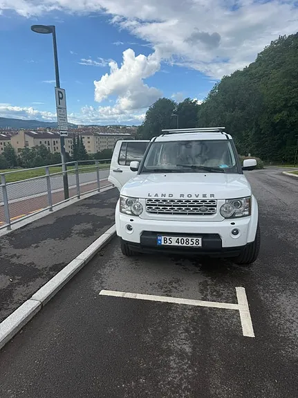 Land Rover Discovery 4 2012 photo 2
