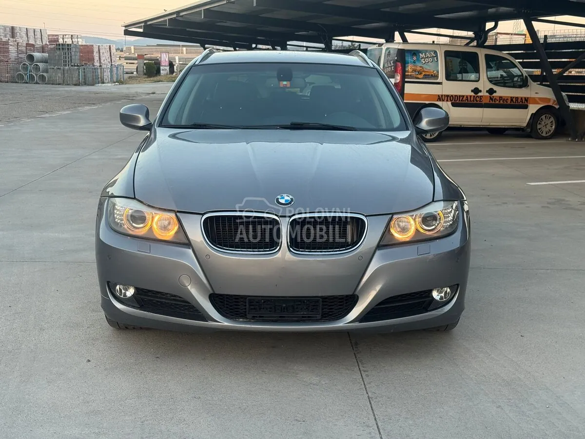 BMW 3 Series 2011 photo 2