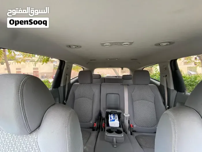 Chevrolet Traverse 2011 photo 2
