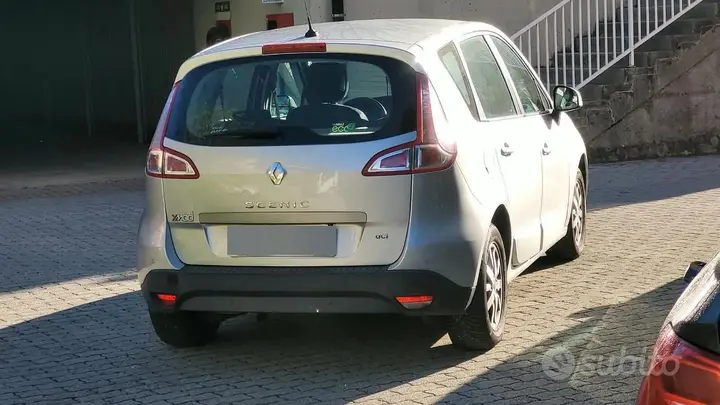 Renault Scenic 2011 photo 2