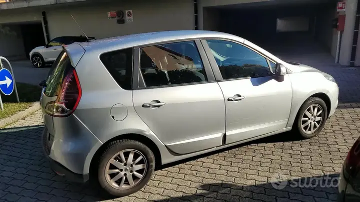 Renault Scenic 2011 photo 3