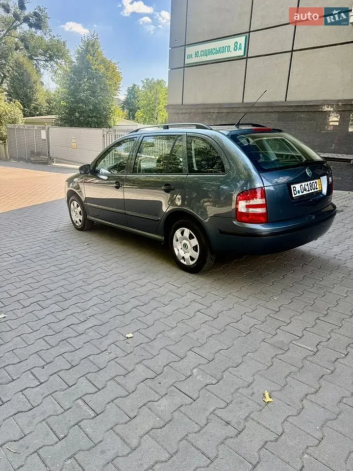 Skoda Fabia 2007 photo 4