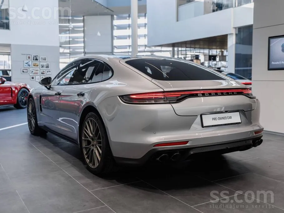 Porsche Panamera 2023 photo 2