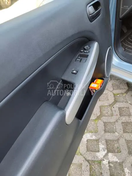 Mazda 2 2008 photo 4