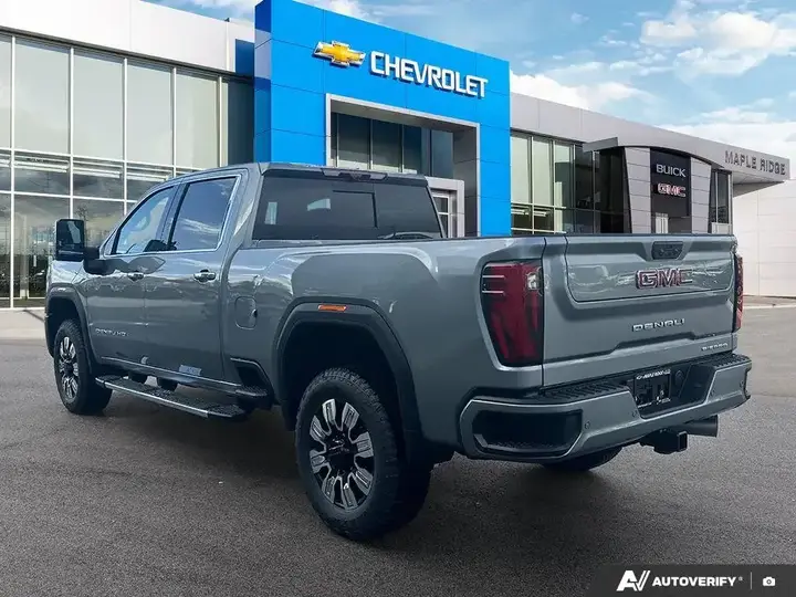 GMC Sierra 3500Hd 2026 photo 3