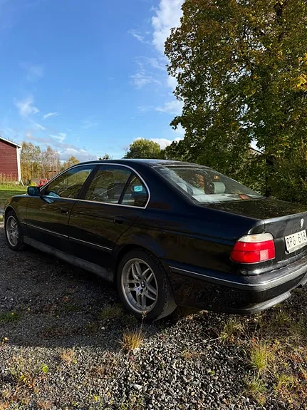 BMW 523I