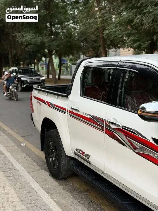 Toyota Hilux 2025 photo 2