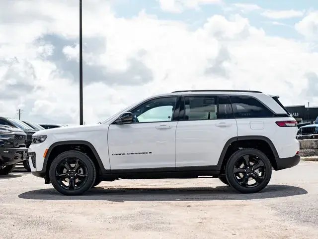 Jeep Grand Cherokee 2026 photo 5