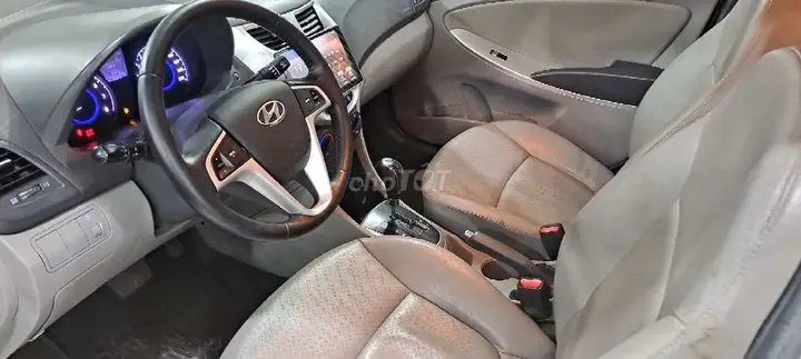 Hyundai Accent 2012 photo 4